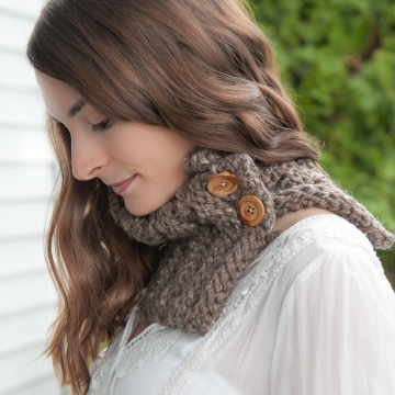 Loom Knit Cowl Pattern. Loom Knit Chunky Knit Cowl with button closure and eyelets Pattern. Very warm and soft! Loom Knit Cowl Pattern. Loom Knit Chunky Knit Cowl with button closure and eyele